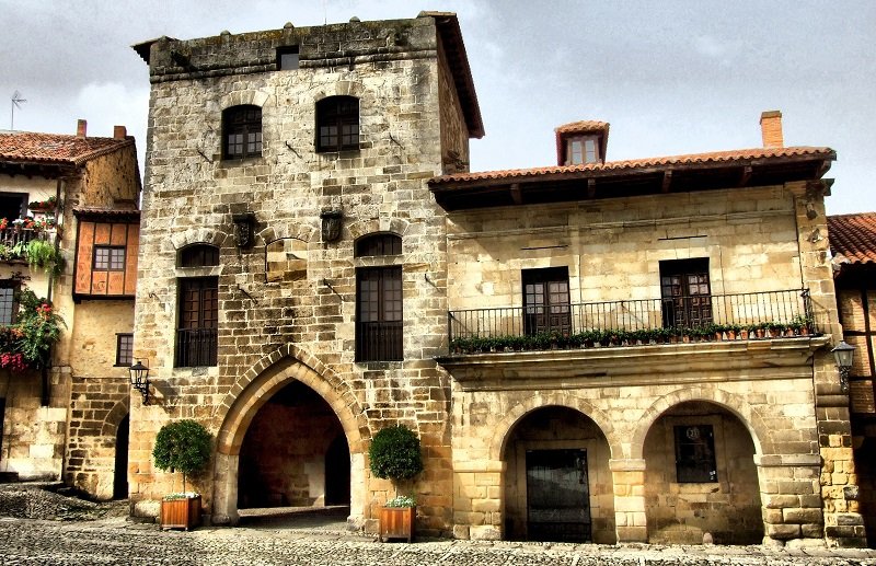 Santillana del Mar - Torre de Don Borja.jpg