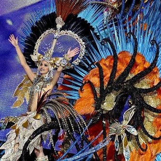 Carnaval de Santa Cruz de Tenerife czyli karnawał w stolicy Teneryfy, najsłynniejszy po tym w Rio de Janeiro