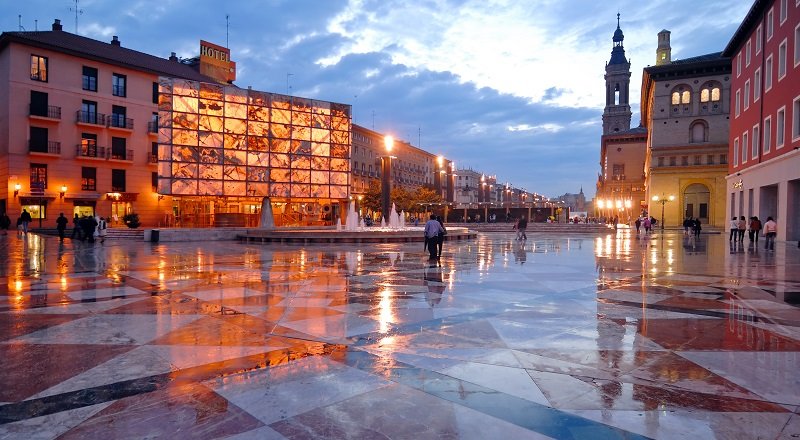 Plaza del Pilar - rynek miejski w Saragossie