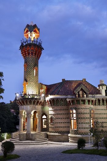 Dzieło Gaudiego w Comillas (Kantabria, Hiszpania)